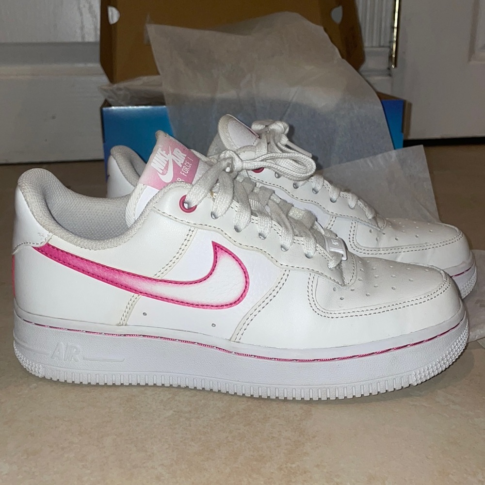 NIKE Air Force One with Pink Check! Size 6